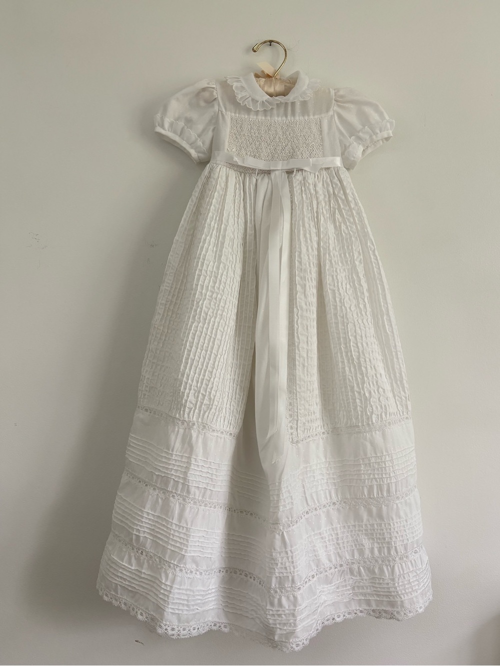 Vintage Isabel Garreton Scallop Collar Hand Smocked Christening Gown Size 12M